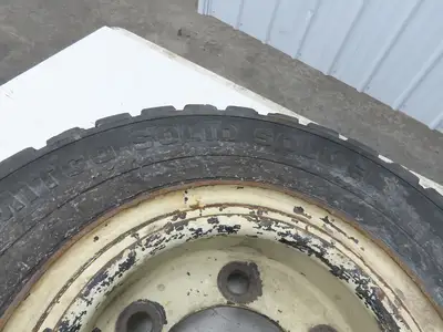 Mitco Solid Solver 7.00-12 Forklift Tire Traction Solid Press-on Black 6x220mm