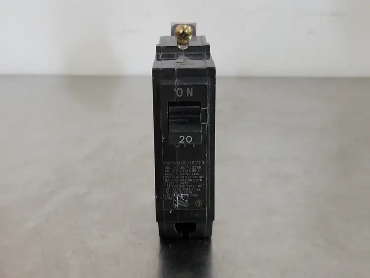 Used GENERAL ELECTRIC THQB120 Switchgears British Columbia CA | Lenmark #241430