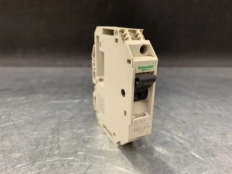 Used SCHNEIDER ELECTRIC GB2CB10 Switchgears British Columbia CA | Lenmark #244184