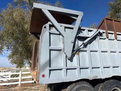 USED 2009 MACK GU713