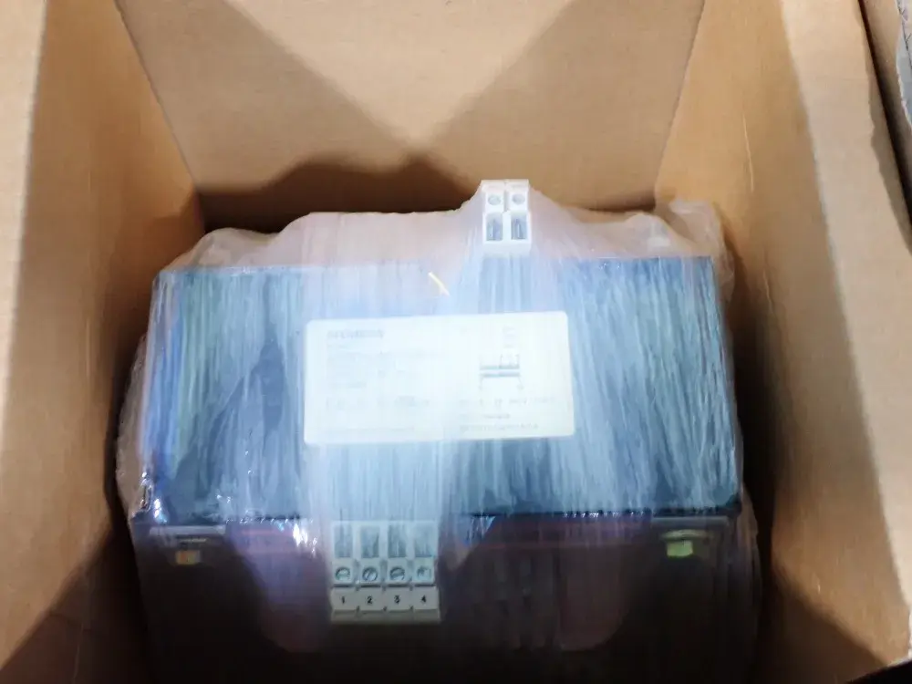 NEW SIEMENS 4AM6142F1T100FA0