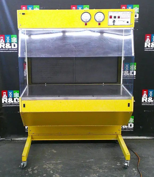 Used _UNKNOWN_ _UNKNOWN_ Laminar Flow Hoods California US | R&D Laboratory Equipment #796972
