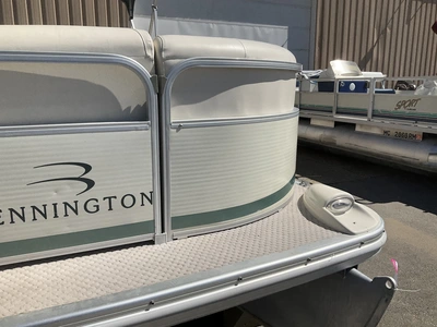 USED 2004 BENNINGTON 2280 RL