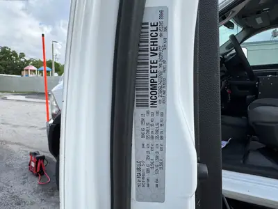 Used 2017 VERSALIFT SST40EIH-02 Bucket (boom) trucks Florida US | Truck and Van Outlet #1509170