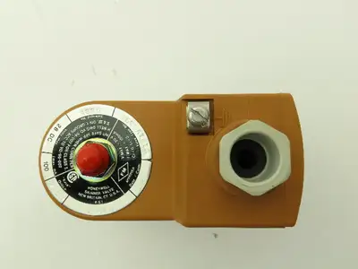 Honeywell Skinner U131V5690 Lucifer Solenoid Valve 3-Way NO 28VDC 150PSI 1/4"NPT