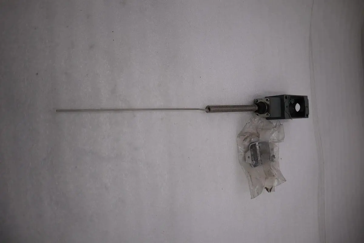 NEW OPEN BOX AB ALLEN-BRADLEY 802R-WS1F LIMIT SWITCH STK L-204CC