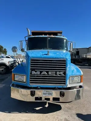USED 1997 MACK CH613