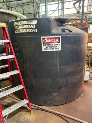1,400 Gallon Polyethylene Tank
