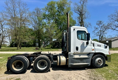 USED 2016 FREIGHTLINER CASCADIA 125