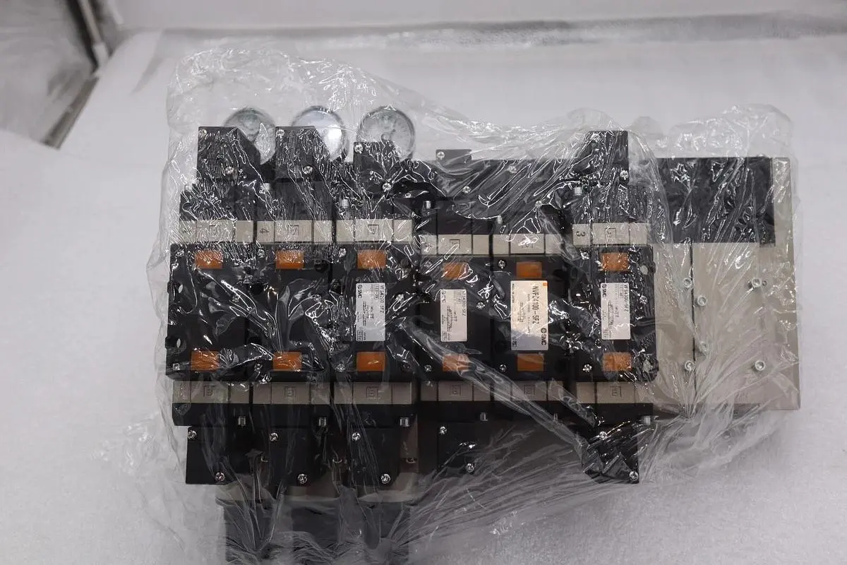 SMC VVFS4-J1T002 / VVFS4J1T002 NEW UNIT VV*FS* MANIFOLD VFS SERI *LQA STOCK S309