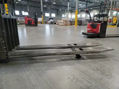 USED RAYMOND 8410