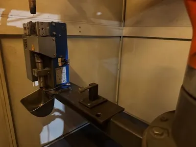 2017 CLOOS Compact Welding Cell CNC Machines | Bowland Trading Ltd (17)