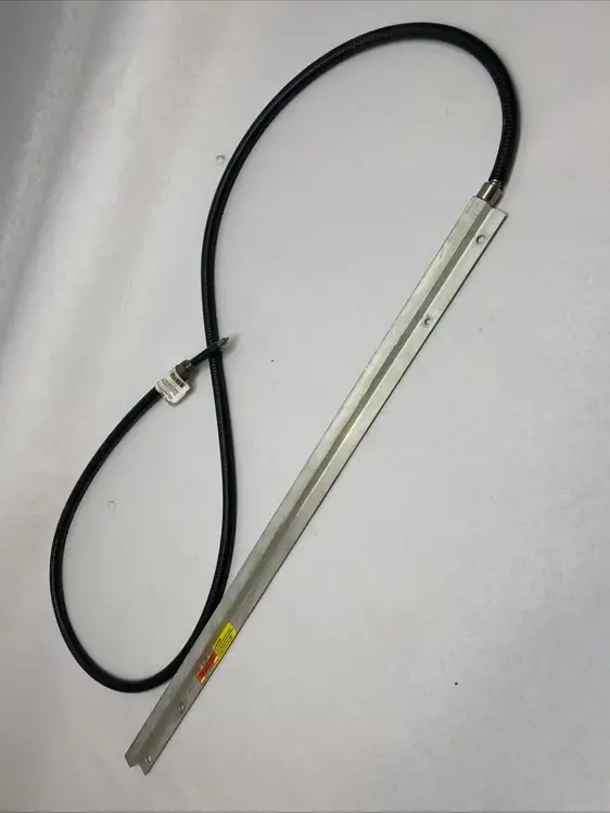 Used EXAIR IONIZING BAR 26" STATIC ELIMINATOR 5 KV SHIELDED CABLE Cable & Wire | Maverick Industrial Sales #1099758