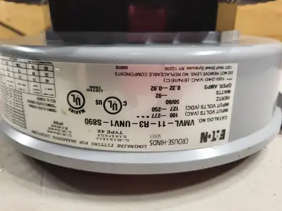 NEW CROUSE-HINDS VMVL-11-R3-UNV1-S890