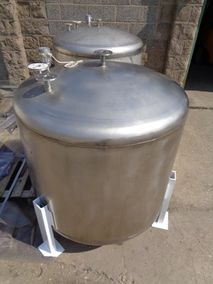 1000L S/S Vertical Enclosed Tank
