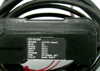 NEW KEYENCE CZ-V21AP DIGITAL SENSOR CZV21AP