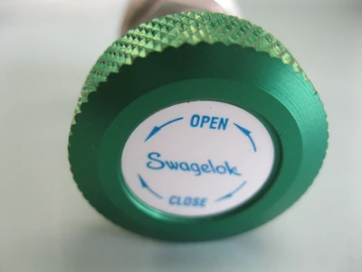 NEW Swagelok SS-4L2