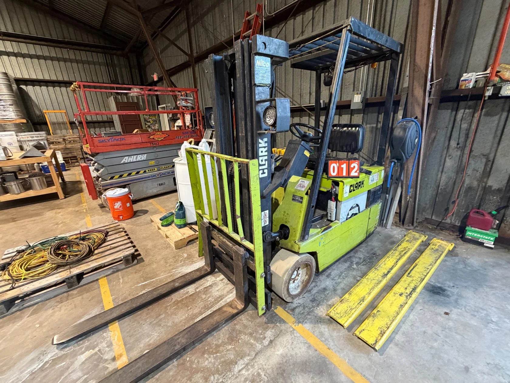 Used _UNKNOWN_ _UNKNOWN_ 3-Wheel Sit down Electric Counterbalance Forklifts Georgia US | Auction Management Corporation #1708780