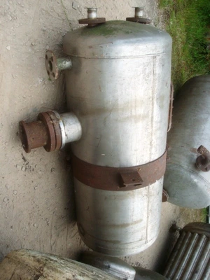 360 L S/S Vertical Enclosed Tank