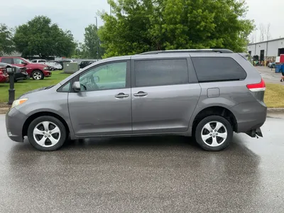 USED 2011 TOYOTA SIENNA