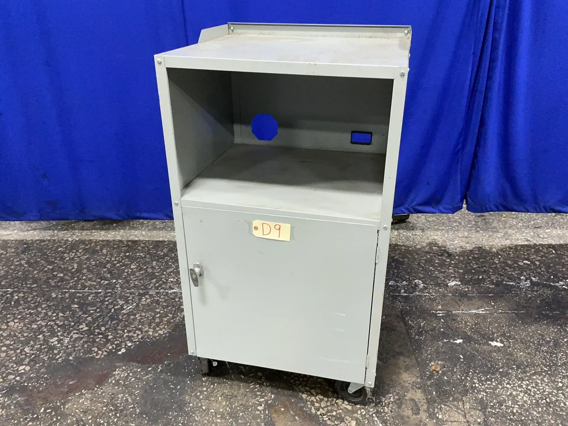 Used _UNKNOWN_ _UNKNOWN_ Cabinets Ohio US | HGR 24 #1567119