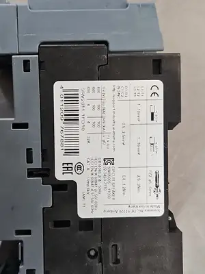 Siemens 3RV2811-1FD10 Circuit Breaker (LOT OF 2) Loc4D2