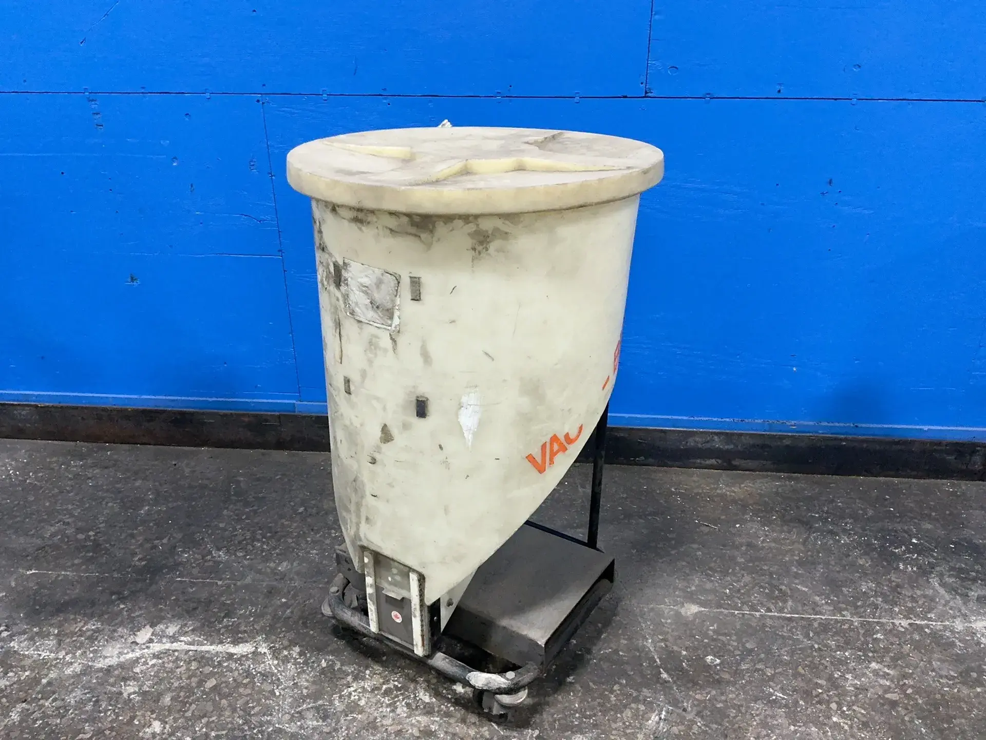 >50 Gal Plastic Hopper