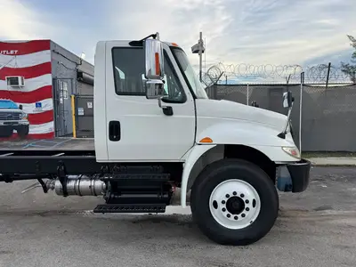 Used 2018 INTERNATIONAL DURASTAR 4300 Cab Chassis trucks Florida US | Truck and Van Outlet #1509142