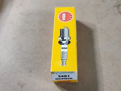 NEW NGK DCPR6E
