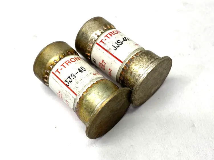 Used COOPER BUSSMANN T-TRON FAST-ACTING FUSE CLASS T 600VAC 40A LOT OF 2 Fuses Michigan US | Maverick Industrial Sales #1089940
