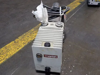 Used VARIAN SD90 Vacuum Pumps Ohio US | HGR 24 #927684