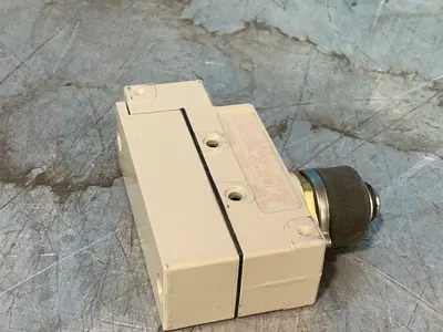 Used OMRON CORPORATION ZEN2S Relays & Switches Ohio US | HGR 24 #1314260
