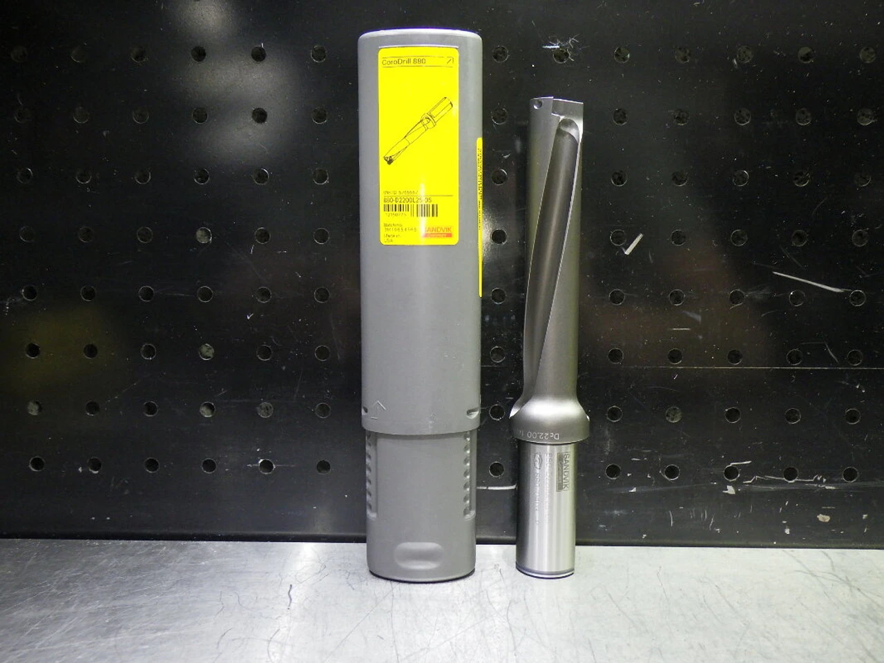 Sandvik 22mm Coolant Thru Indexable Drill 25mm Shank 880-D2200L25-05 (LOC1529)