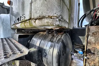 Used 2000 INTERNATIONAL 4900 DT466E Fuel & Lube Trucks Pennsylvania US | Proxy Equipment #1385352