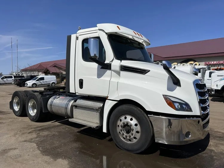 Used 2021 FREIGHTLINER CASCADIA Conventional trucks Minnesota US | Carco Truck & Equipment #1513697
