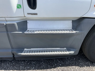 USED 2016 FREIGHTLINER CASDCADIA
