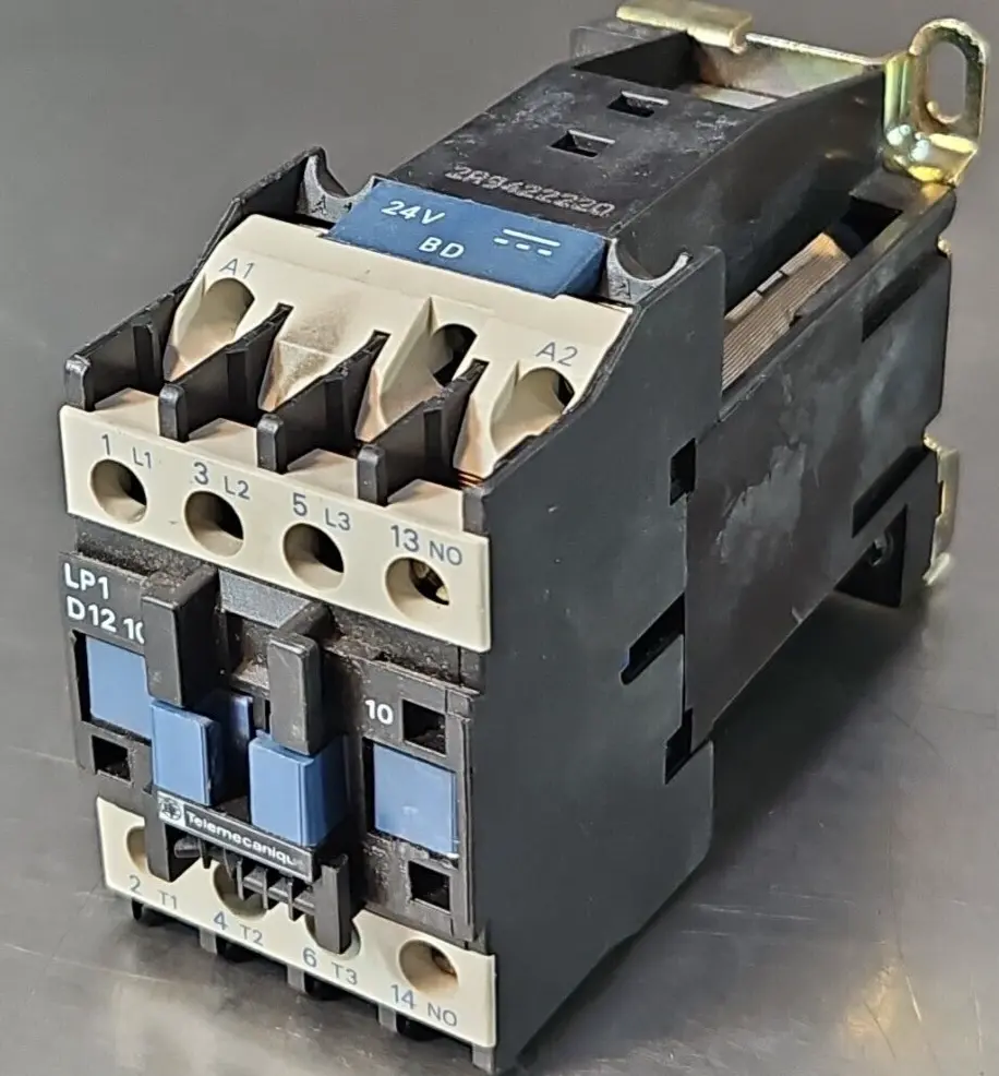 Telemecanique LP1 D1210 Contactor LP1D1210 w/ LA4 DA 1U loc4B12