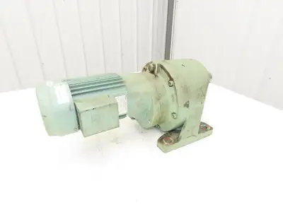 Tsubaki GMTA040-42L450BZ Inline Gear Motor 450:1 Ratio 4rpm .4kw 220V 3PH