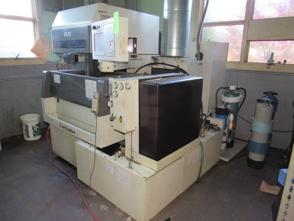 USED 2001 MITSUBISHI FA10