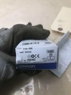 USED OMRON D4N-1132