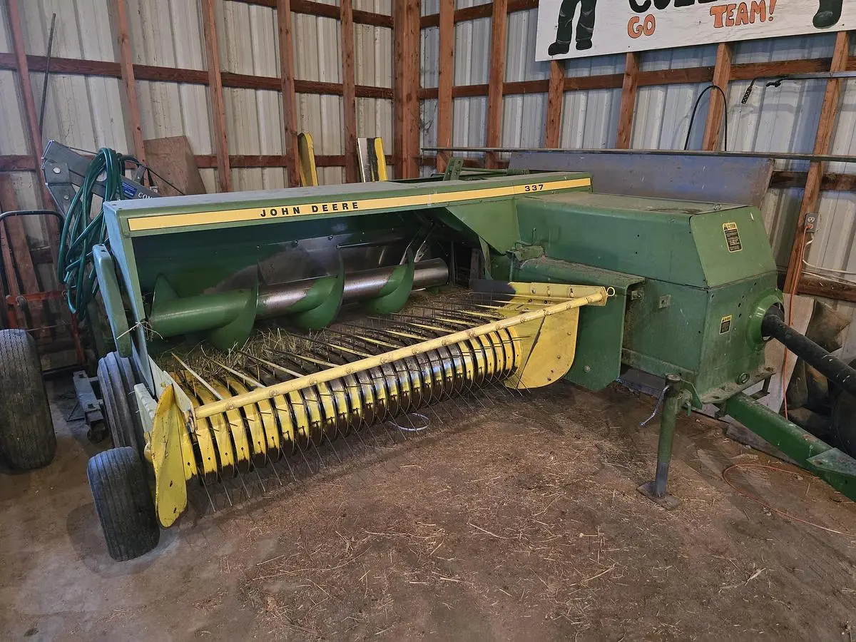 USED 1987 JOHN DEERE 337