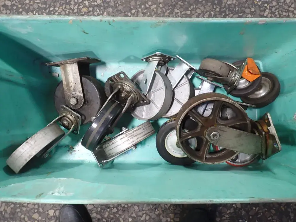 Casters/wheels