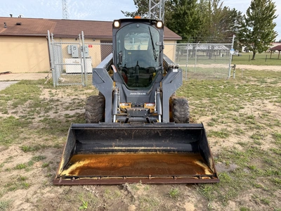 Used 2015 JOHN DEERE 326E WITH 1,162 HOURS Skid Steer Loaders Michigan US | Miedema Asset Management Group #1424758