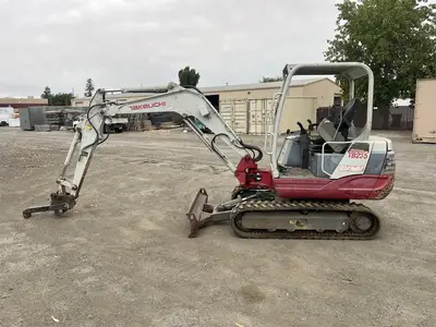 USED 2013 TAKEUCHI TB235