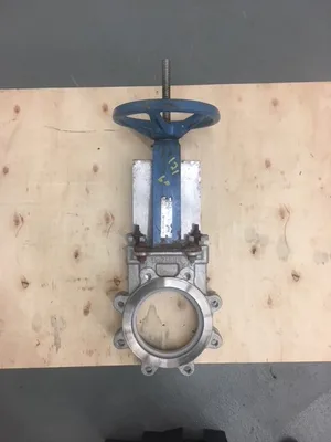 Dezurik 6"-150 Knife Gate Valve Hand Wheel Operated