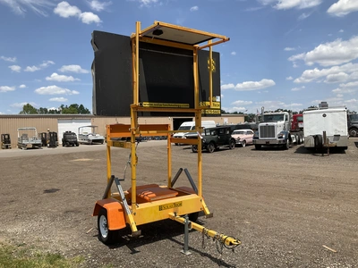 Solar Tech Silent Sentinel Arrow Board - will not power on/charge, manual winch to raise/lower the b...