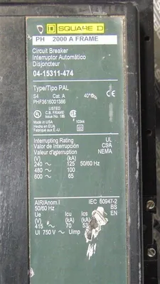 Square D PHF3616001386 Circuit Breaker 1600A 600VAC Auxiliary Green Face Used