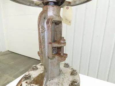 Newco WKM 345F 6" Flanged Globe Valve Class 300 RF Rising Stem Handwheel