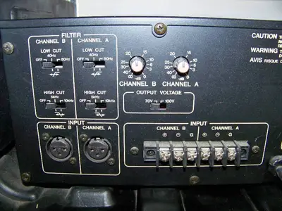 Yamaha 150 Power Amp / Amplifier XH150 in Hard-Sided Road / Travel Case