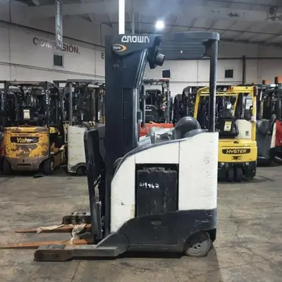 USED 2016 CROWN RR5725-45